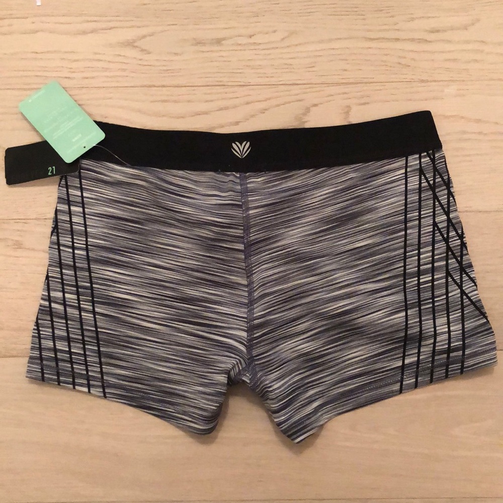Active shorts - Picture 2 of 2